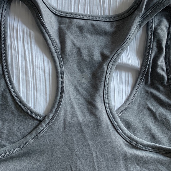 Womens grey workout tank - Picture 3 of 3